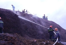 Cháy lớn tại kho dăm gỗ, hàng trăm tỷ đồng bị thiêu rụi Cháy lớn tại kho dăm gỗ, hàng trăm tỷ đồng bị thiêu rụi