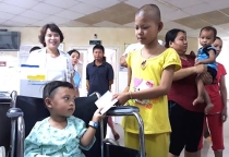 Hai em bé sống sót trong tai nạn xe rước dâu được hỗ trợ gần 5 tỷ đồng Hai em bé sống sót trong tai nạn xe rước dâu được hỗ trợ gần 5 tỷ đồng