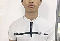 Thiếu tiền tiêu xài, tên cướp “nhí” mang súng nhựa đi cướp ngân hàng Thiếu tiền tiêu xài, tên cướp “nhí” mang súng nhựa đi cướp ngân hàng