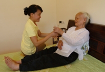 CHĂM NGƯỜI GIÀ CHĂM NGƯỜI GIÀ