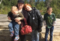 Phía sau cuộc sống của cặp vợ lương khủng, chồng ở nhà chăm con Phía sau cuộc sống của cặp vợ lương khủng, chồng ở nhà chăm con