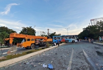 Hai xe khách tông nhau kinh hoàng ở Khánh Hòa, 40 người nhập viện, 1 người chết Hai xe khách tông nhau kinh hoàng ở Khánh Hòa, 40 người nhập viện, 1 người chết