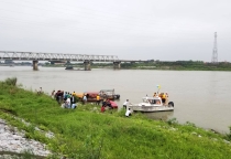 Những tiết lộ bất ngờ từ phía gia đình trước khi nữ sinh lớp 12 nhảy cầu ở Bắc Ninh Những tiết lộ bất ngờ từ phía gia đình trước khi nữ sinh lớp 12 nhảy cầu ở Bắc Ninh